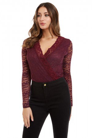 Burgundy lace V-neck blouse and black skinny jeans