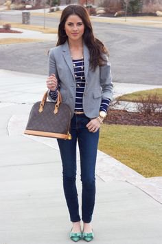dark blue and white striped t-shirt skinny jeans