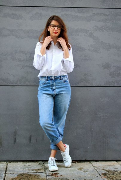 white button-up shirt mom jeans