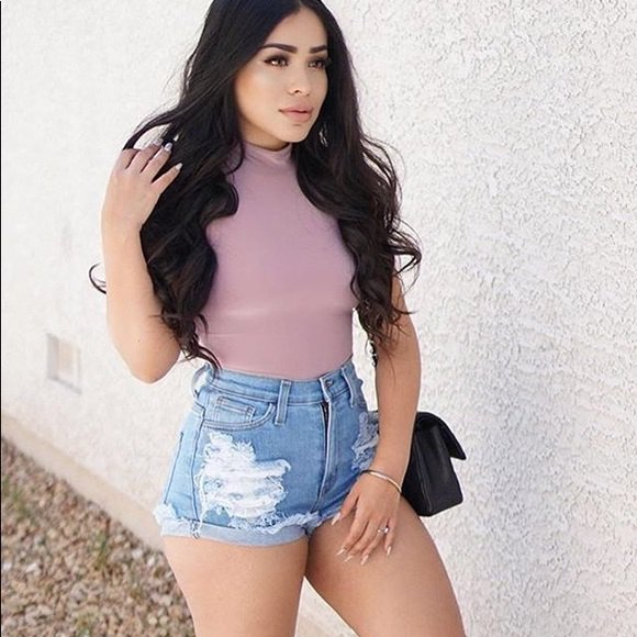 pink bodycon t-shirt with blue high waist shorts