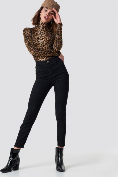 Leopard print mock-neck top paired with high-waisted black skinny jeans