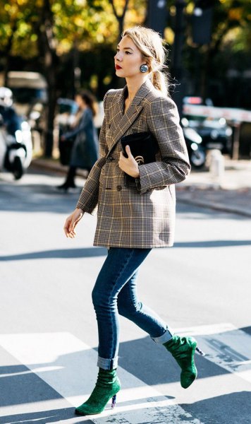Double-breasted tweed blazer with dark blue drainpipe jeans with cuffs