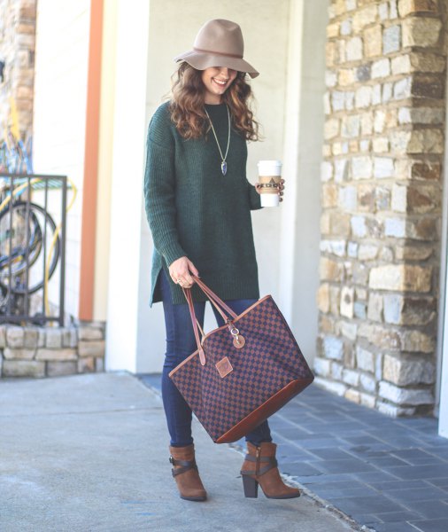 gray floppy hat with ribbed tunic sweater and blue skinny jeans