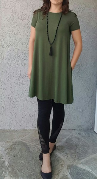 green short-sleeved tunic top with black leggings