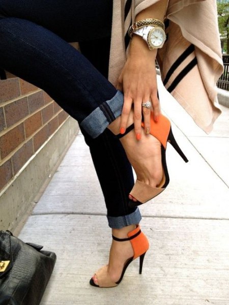 Ivory wool blanket scarf with dark skinny jeans and orange heels