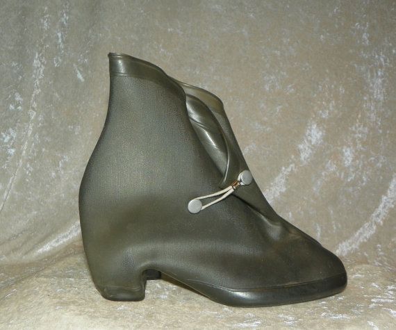 Vintage women's vinyl galoshes overshoes for heels 1950s size.
