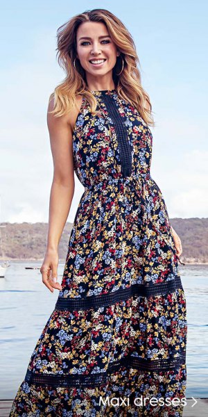 Floral fit and Hawaiian style black maxi dress