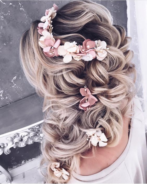 15 Wonderful Long Wedding & Prom Hairstyle Ideas in 2020 (with.