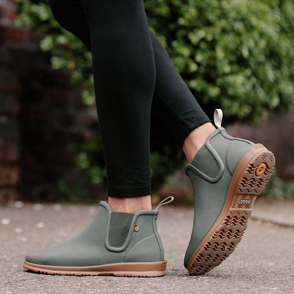 Sweetpea Boat |  Chelsea rain boots, ankle rain boots outfit.
