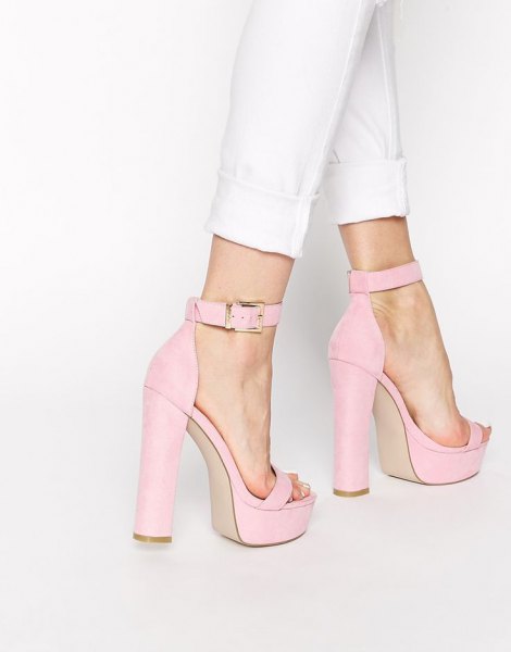 white skinny jeans and light pink platform heels