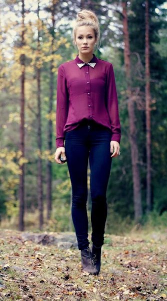 Chiffon shirt with a semi-transparent collar and dark blue skinny jeans