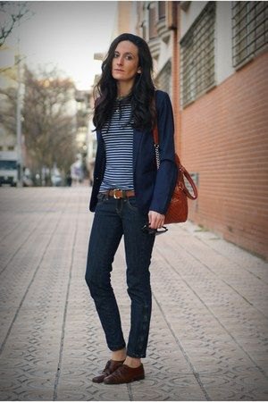 Navy blazer with blue and white striped t-shirt and oxford shoes