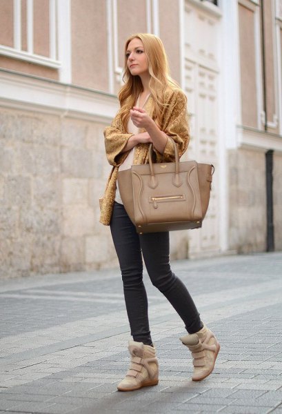 Light green baggy sleeve cardigan, skinny jeans and blush wedge sneakers