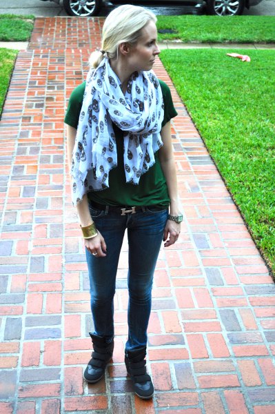 gray t-shirt with blue printed scarf and slim-fit jeans