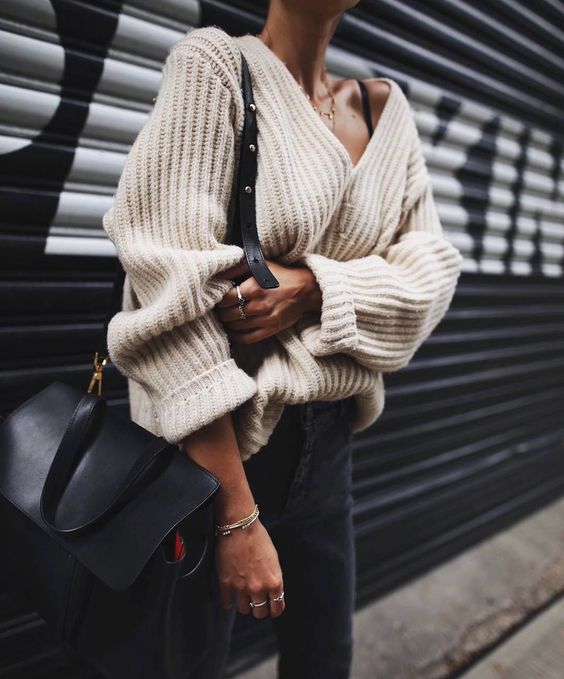 V-neck sweater beige black