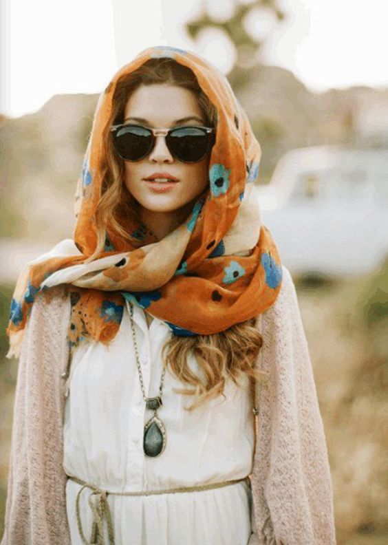 Hooded scarf with floral pattern