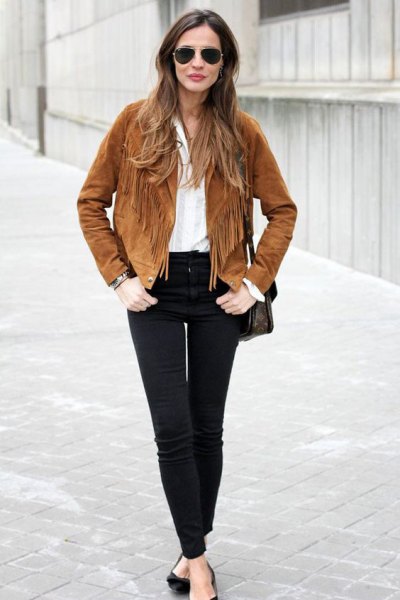 brown suede blazer with fringes and black skinny jeans