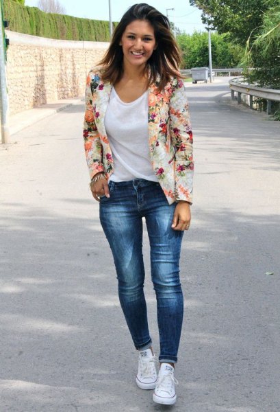 Blush pink floral blazer with a white scoop neck tee and blue jeans