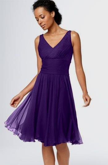 Purple tulle cocktail dress with V-neckline and flared tulle