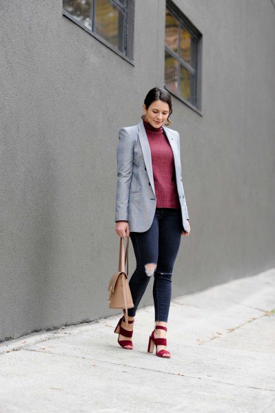 Light gray oversized blazer with a green sweater and a stand-up collar