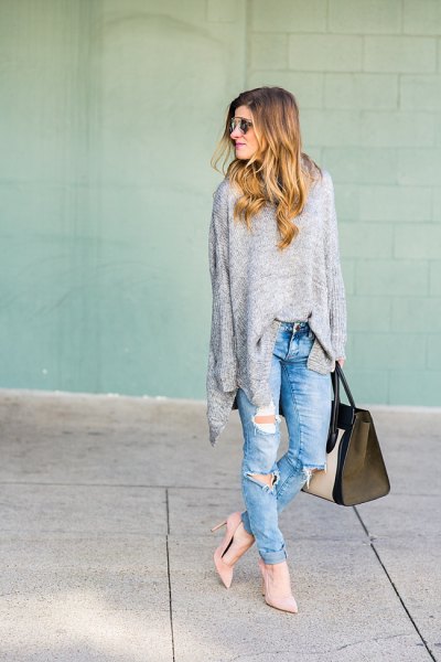 gray oversized sweater in gray with boyfriend jeans and blush pink heels