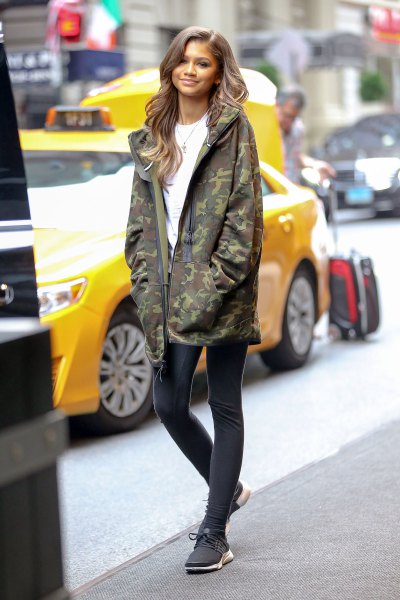 oversized running tights with camouflage jacket
