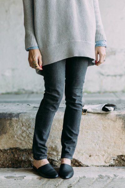 Oversized ribbed sweater worn with gray skinny jeans