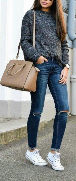 heather gray sweater with blue jeans and pink wallet