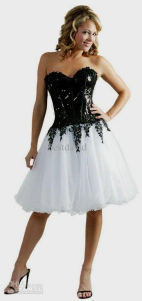 Knee-length dress made of black and white corset tulle
