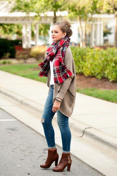 gray ribbed cardigan with red plaid scarf and ankle boots