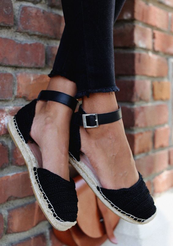 These trendy shoe styles for summer 2018 are so chic.  #summershoes.