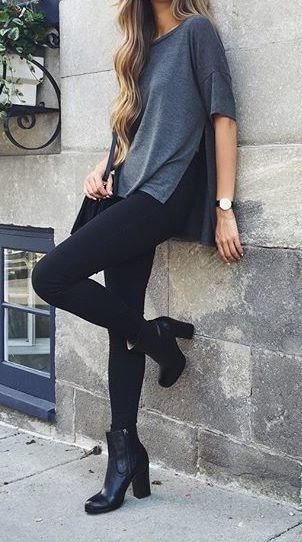 gray oversized t-shirt with black skinny jeans and short boots