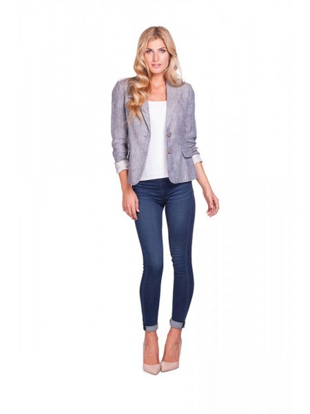 gray blazer with white top and dark blue skinny jeans with cuffs