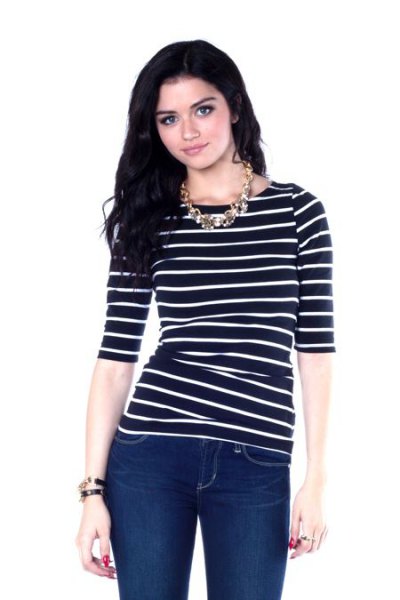 black striped top with boat neckline, half sleeves and dark blue skinny jeans