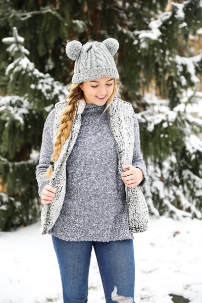 gray sweater with vest and skinny jeans