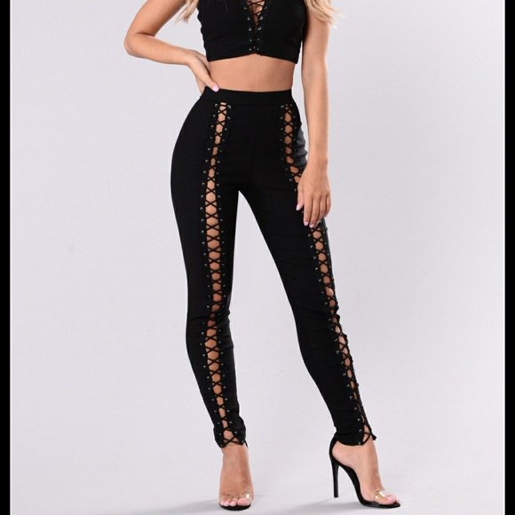 Lace-up crop top with matching skinny pants