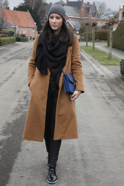 Blush pink long wool coat with a black scarf and matching skinny jeans