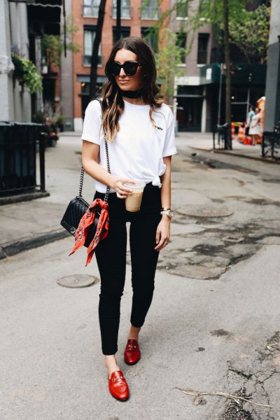 white t-shirt with black skinny ankle jeans and casual brown leather slippers