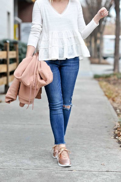 white V-neck peplum blouse and black skinny jeans