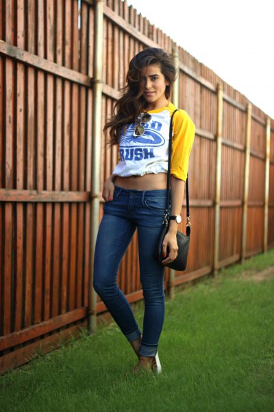 yellow and white cropped baseball t-shirt skinny jeans