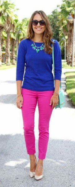 Royal blue three-quarter sweater with pink slim-fit jeans