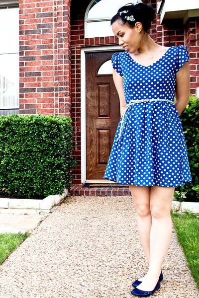 blue and white mini cat dress with a dotted belt and dark blue ballerinas