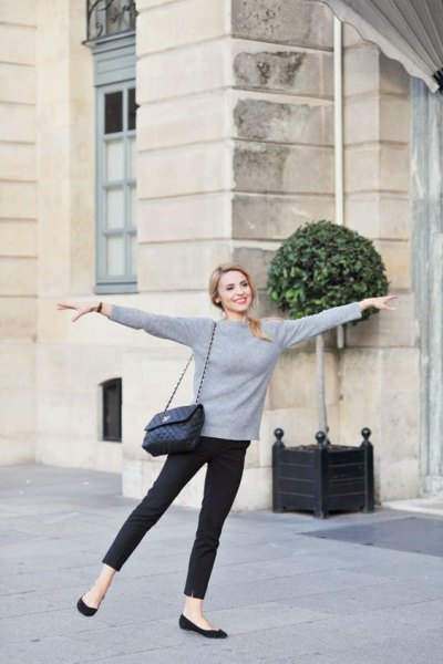 gray long-sleeved cashmere sweater with a round neckline and black skinny jeans