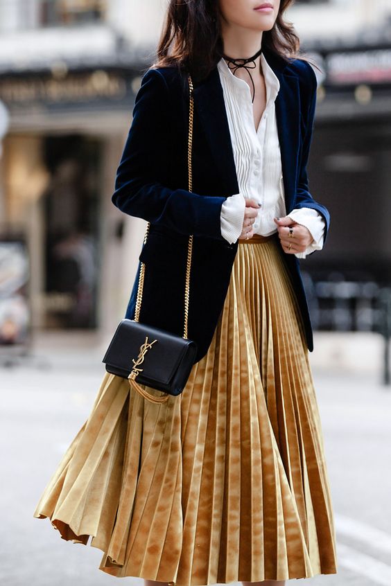 Velvet skirt pleated gold