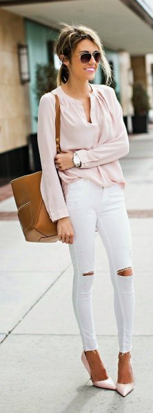 Blush V-neck blouse with white jeans and heels