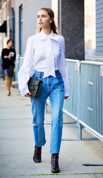 white tie shirt blue cropped mom jeans