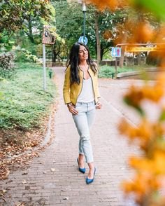 Light yellow bomber jacket with black skinny jeans