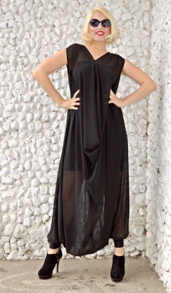 Black sleeveless relaxed fit maxi dress