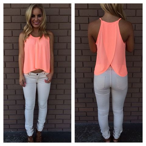 Light yellow cropped floaty tank top paired with white skinny jeans