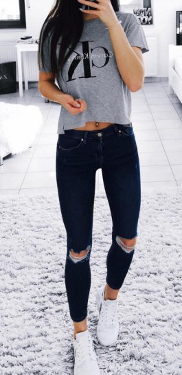 gray cropped graphic t-shirt with black skinny jeans